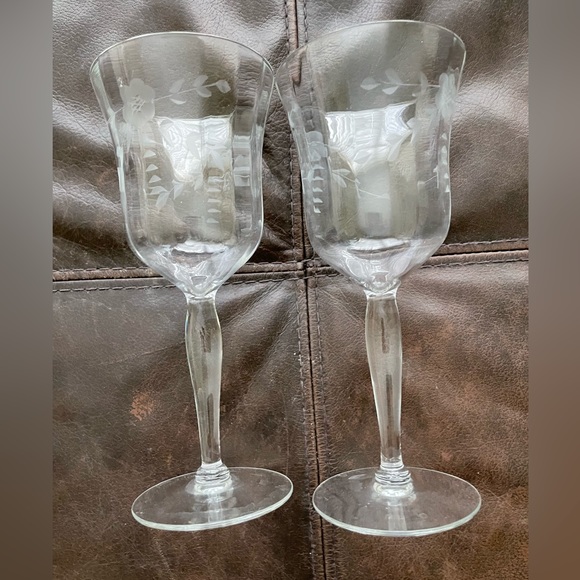 Vintage optic crystal wine glasses. Set of two. No chips or scratches - Picture 2 of 4